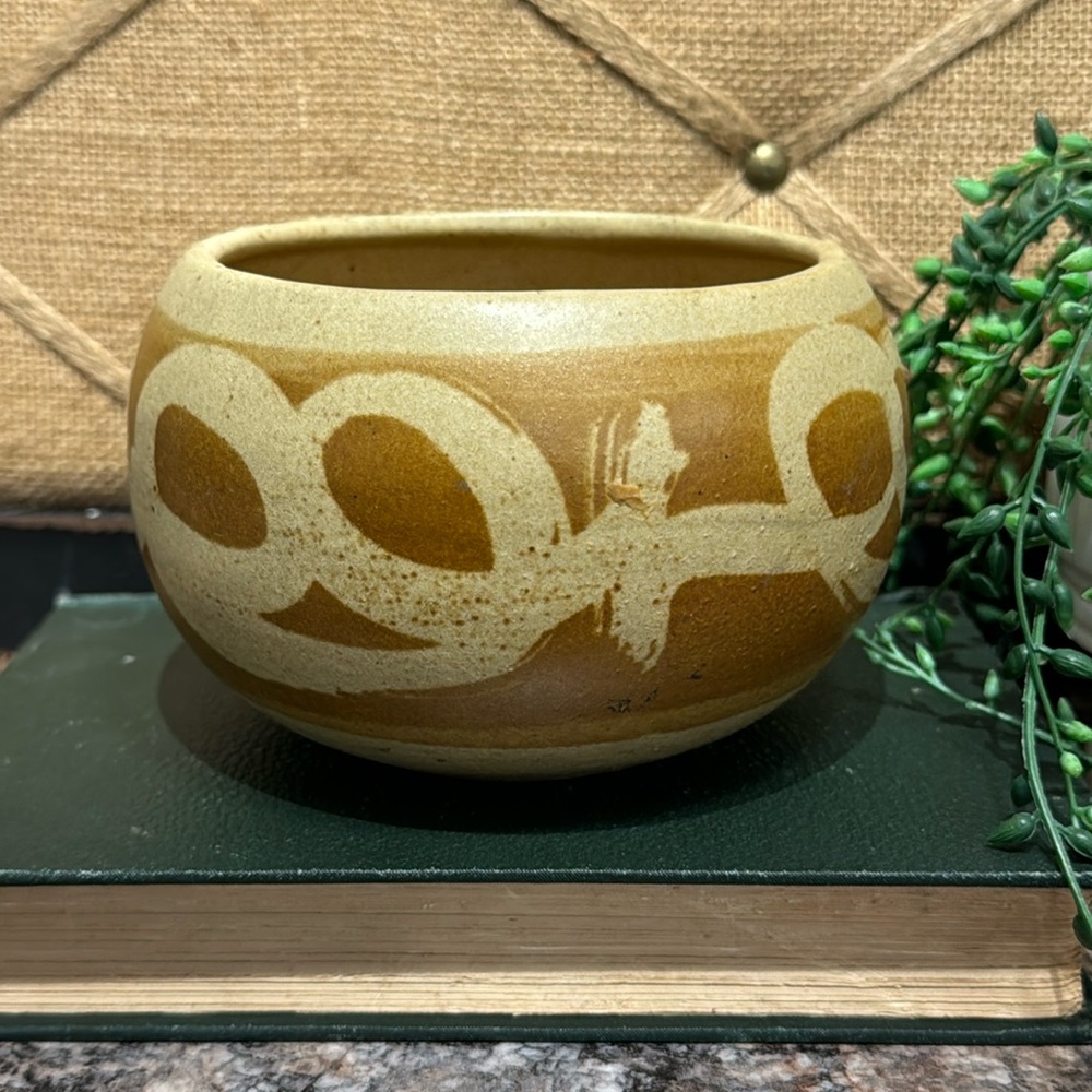 USA pottery bowl